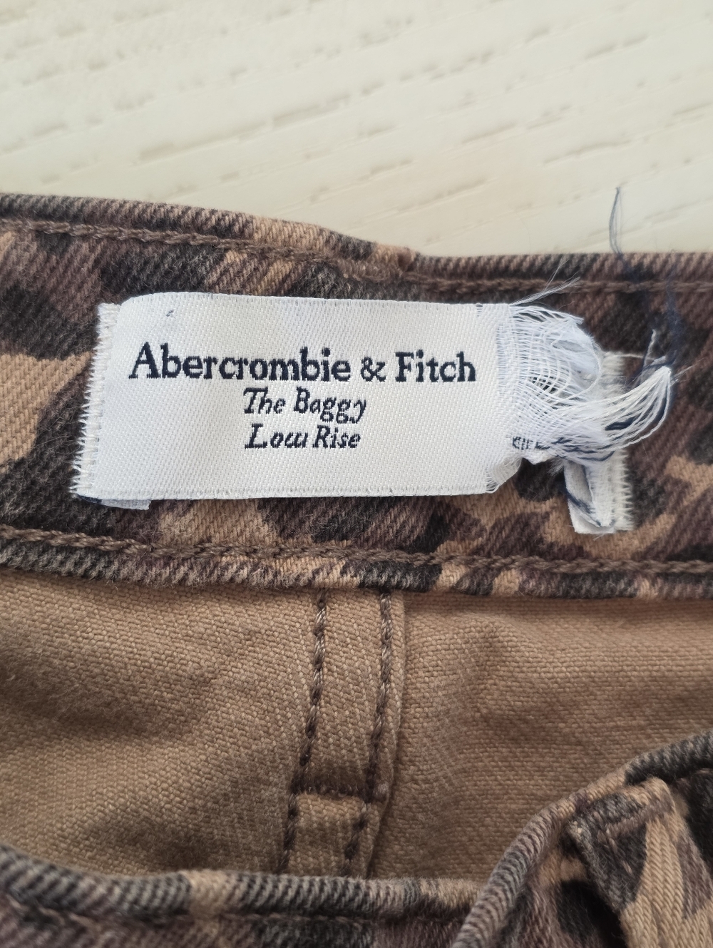 Abercrombie & Fitch Curve Love Low Rise Baggy Jean Leopard 29x30 - Picture 3 of 10